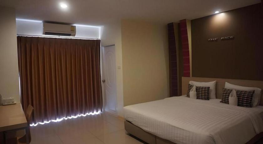 The Rice Hotel Roi Et Exterior photo