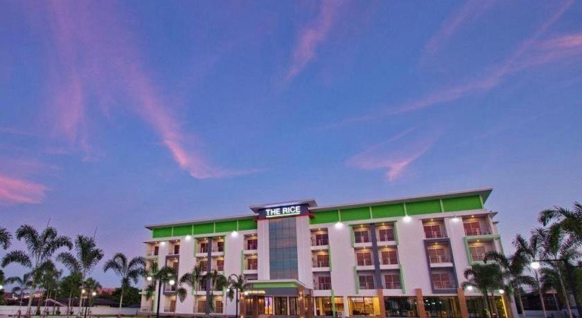 The Rice Hotel Roi Et Exterior photo