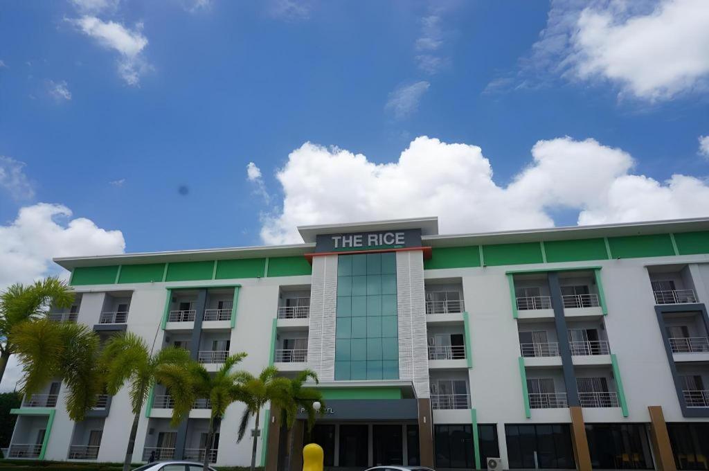 The Rice Hotel Roi Et Exterior photo